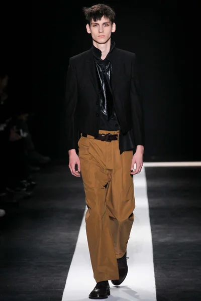 Look 15